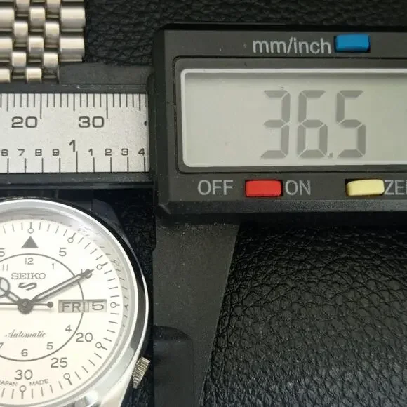 Vintage 1979 Seiko Automatic Mens Silver Watch W/daydate & Black accents - Picture 7 of 9